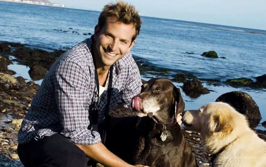 想不到总裁C罗输给了这个男人！其交往5年的超模女友被他拿下了