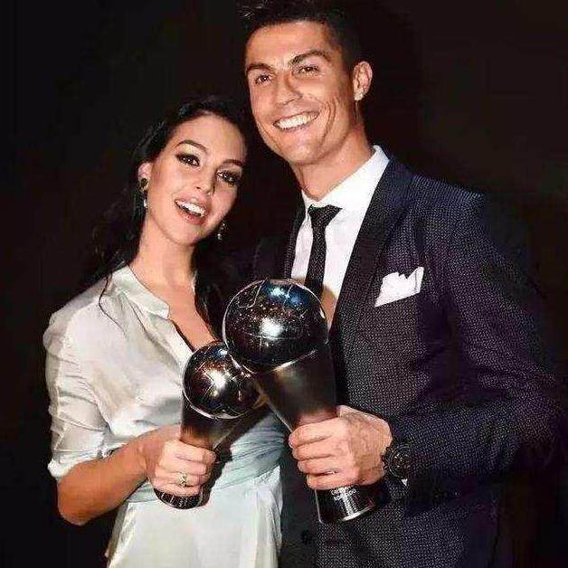 C罗的女友、内马尔的女友、梅西女友谁更美？网友：梅西女友耐看