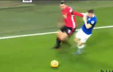 伊布玩花式足球,功夫足球代言人武僧佩佩