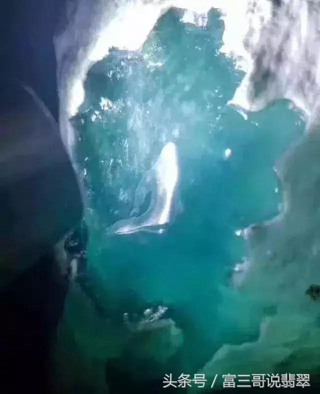 赌石应该赌什么样的翡翠原石,赌石赌的是玉还是翡翠