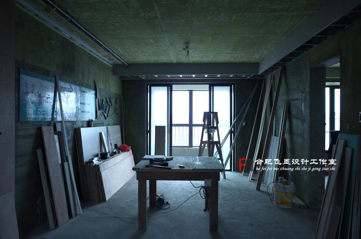 烦，阳台太大了！移门墙挪10公分，老师傅一愣，反过来说拜我为师