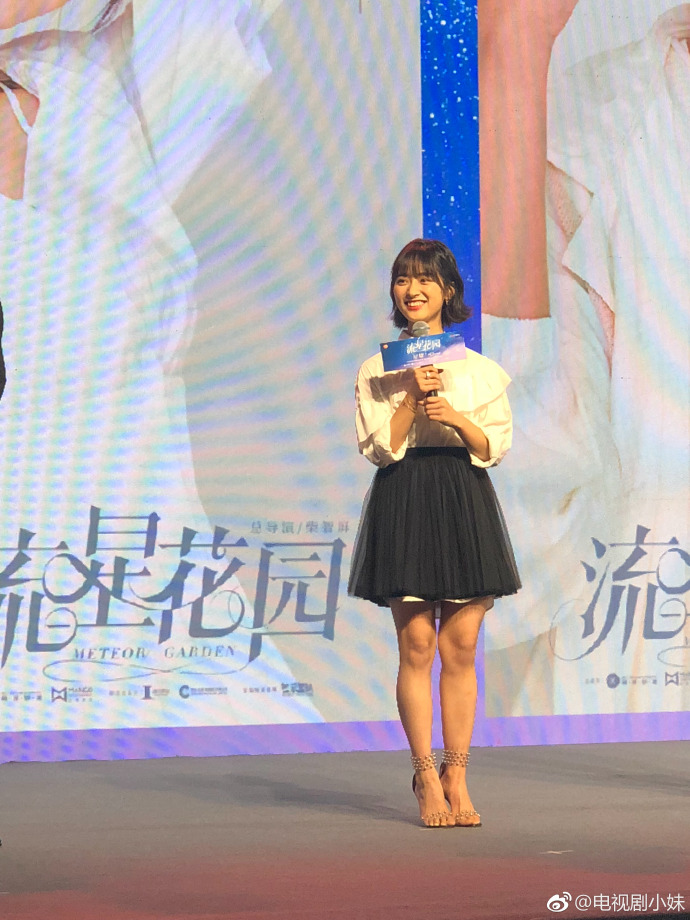 沈月王一博上演最萌身高差,沈月和王一博最新视频