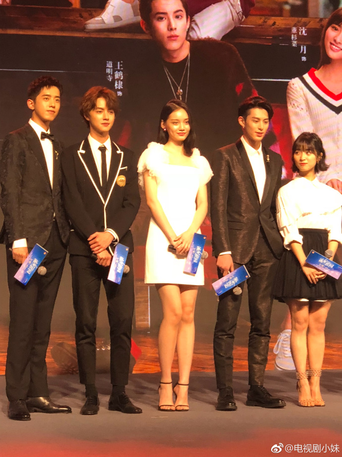 沈月王一博上演最萌身高差,沈月和王一博最新视频