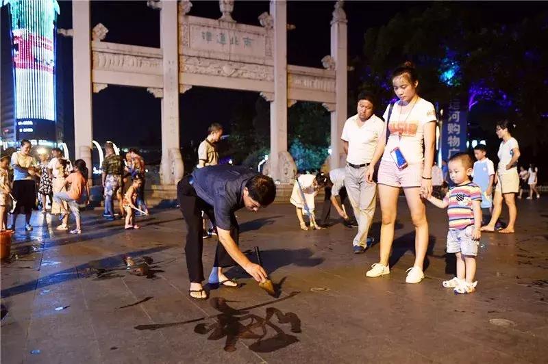 甜甜的泉水,发光的泉水