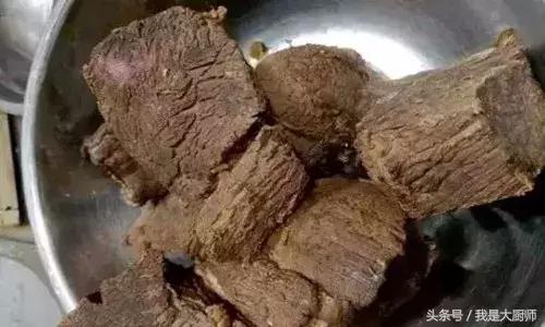 卤师傅卤水发黑怎么办,怎样去除卤菜的卤水味