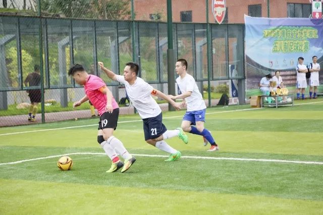 竞技绿茵,重庆高新区足球代表队