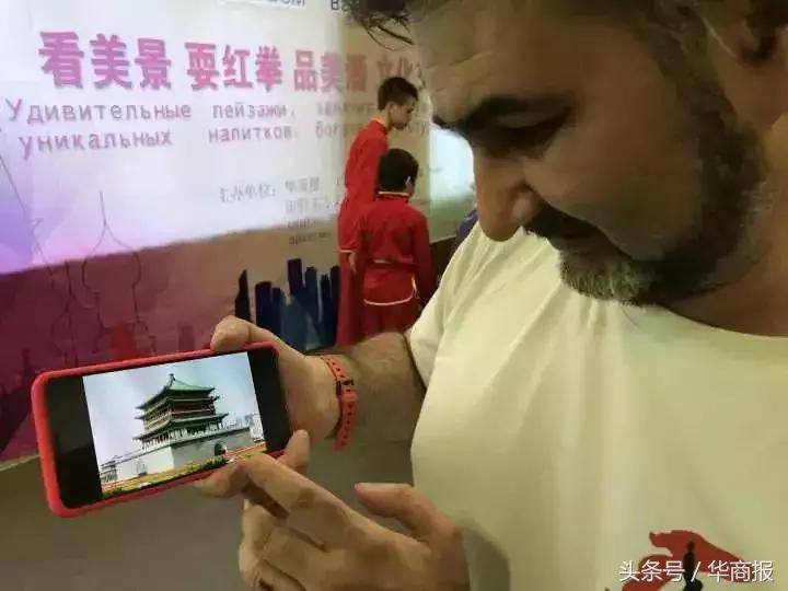 带俄罗斯人“说陕西话、喝陕西茶”！华商报在世界杯传递陕西文化