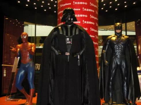 戚薇4000万的香水是怎样的 (戚薇一瓶香水抵北京一套别墅)