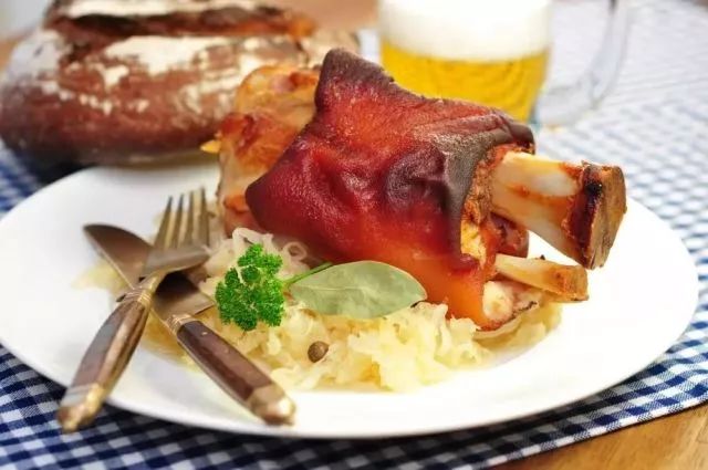 带了一飞机美食去踢球？！“吃货”足球队了解一下？