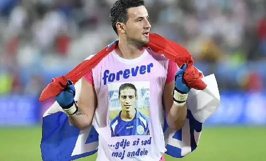 当克罗地亚进球全场欢呼,克罗地亚进球脱下球衣