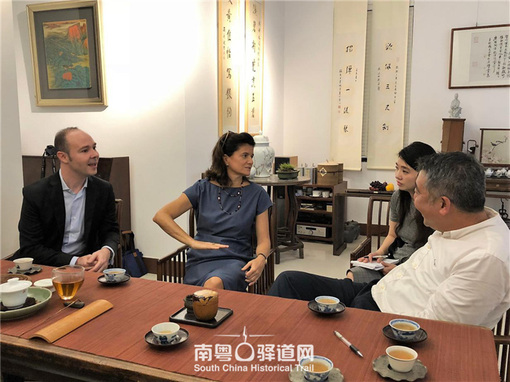 闃跨憺瀵硅瘽,闃跨憺璁胯皥