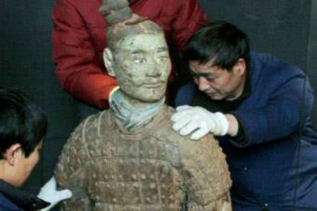 一件被明令禁止出国展览的兵马俑，专家看到该俑的脸也无法解释