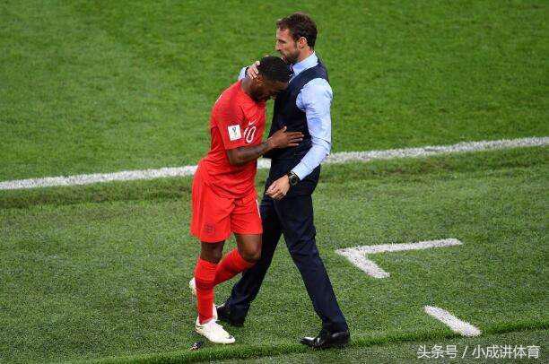 斯特林助攻凯恩破门,凯恩门前脚后跟嗑球晃过门将