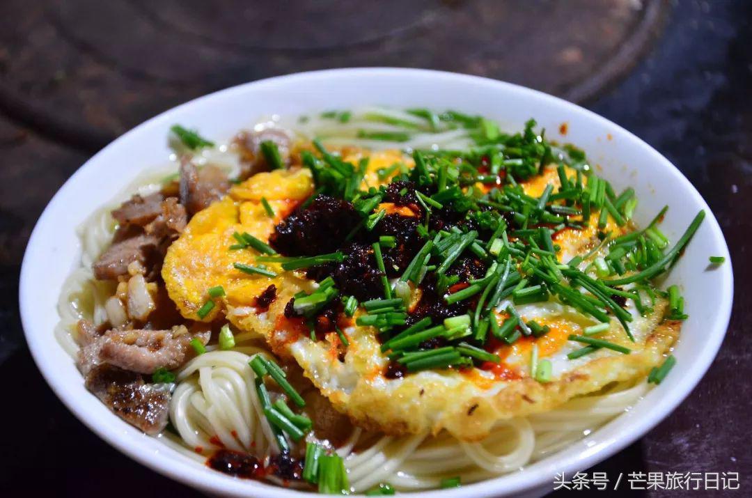 贵州西江千户苗寨苗服 (西江千户苗寨朗德上寨哪个值得去)