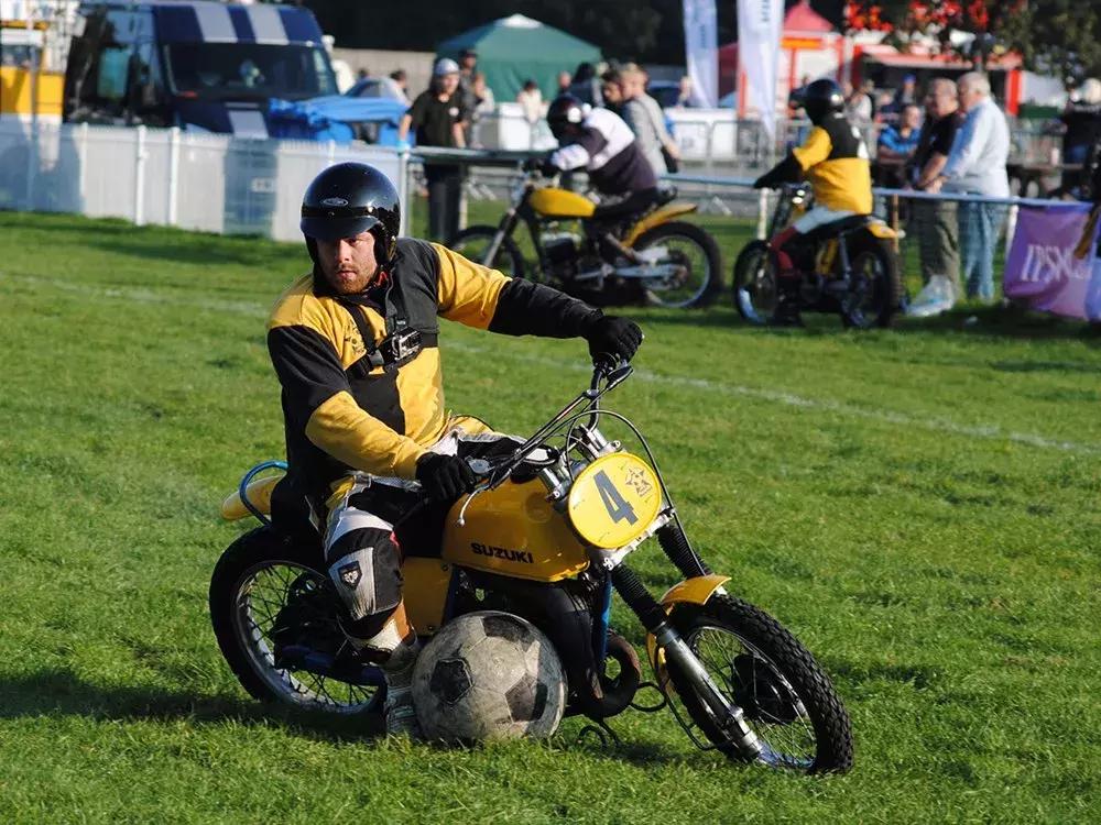 潮龖｜刺激又*力暴**的moto足球，是战斗名族年轻人的爱