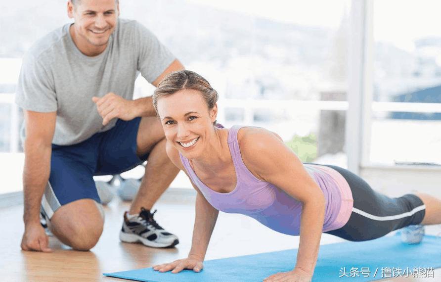 进健身房不带手机怎么看健身计划,很久没锻炼去健身房应该干嘛