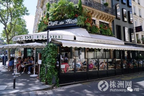 我在巴黎莎士比亚书店里，竟然找到了看手相的书