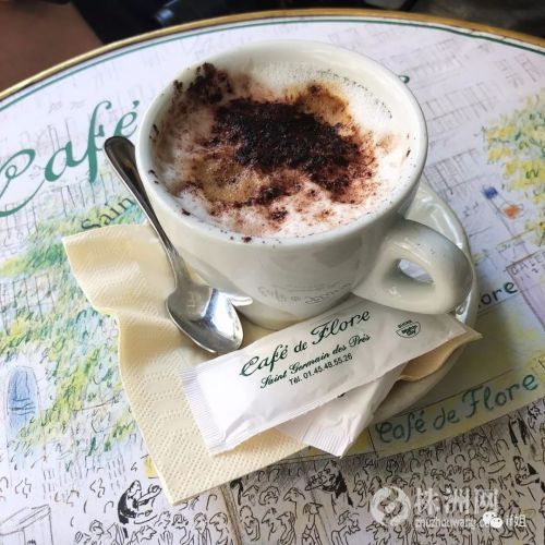 我在巴黎莎士比亚书店里，竟然找到了看手相的书