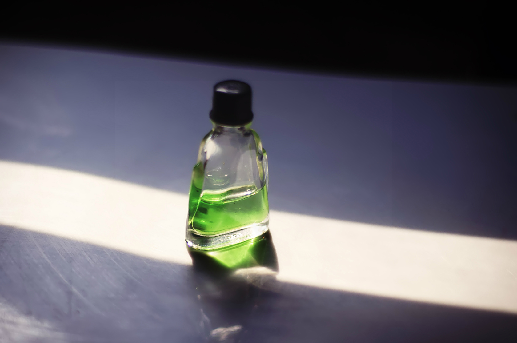 手上沾了502胶水用什么洗,如何快速洗掉502胶水