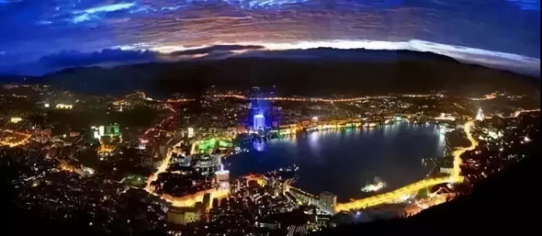 云南9d玻璃栈道,云南雪山峡谷玻璃栈道