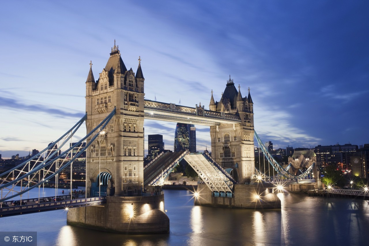 世界杯结束后c罗到皇马训练基地,c罗厄齐尔迪马利亚银河战舰