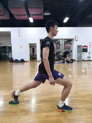 右膝关节软骨损伤怎么锻炼,膝关节软骨损伤2级严重吗