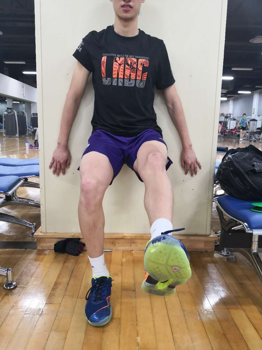 右膝关节软骨损伤怎么锻炼,膝关节软骨损伤2级严重吗