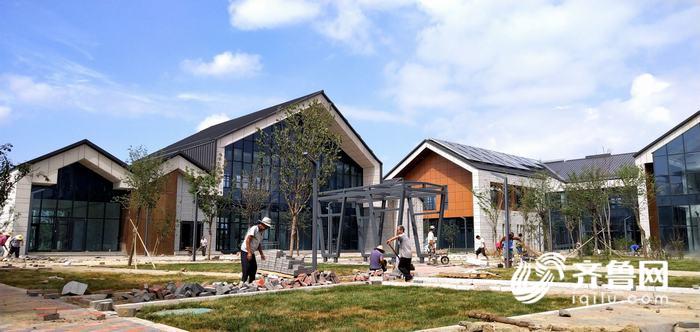 蓝天白云下的小镇,蓝天白云太阳能