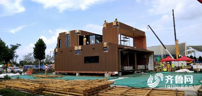 蓝天白云下的小镇,蓝天白云太阳能