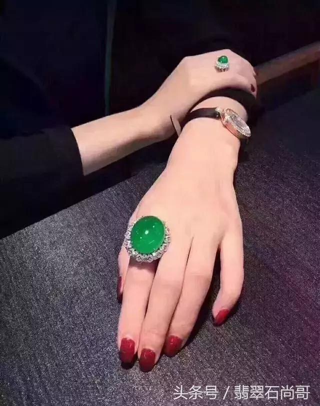 翡翠戒指的正确保养方法,翡翠吊坠保养最好方法