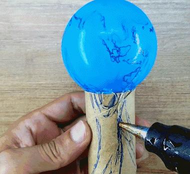 拿出胶水和纸卷,你能比中国足球队先拿到世界杯