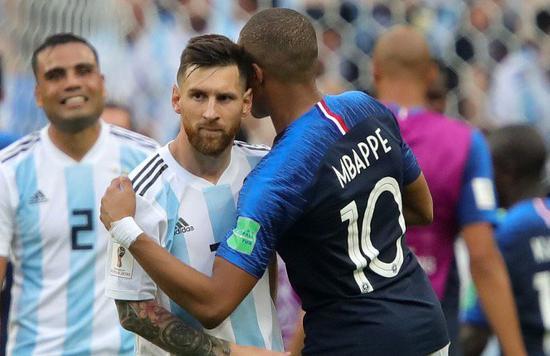 阿根廷输球后梅西赛后接受采访,阿根廷主持人向梅西道歉了吗