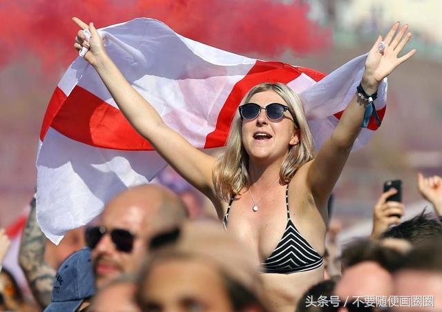 英格兰女球迷疯狂庆祝,英格兰女球迷庆祝胜利