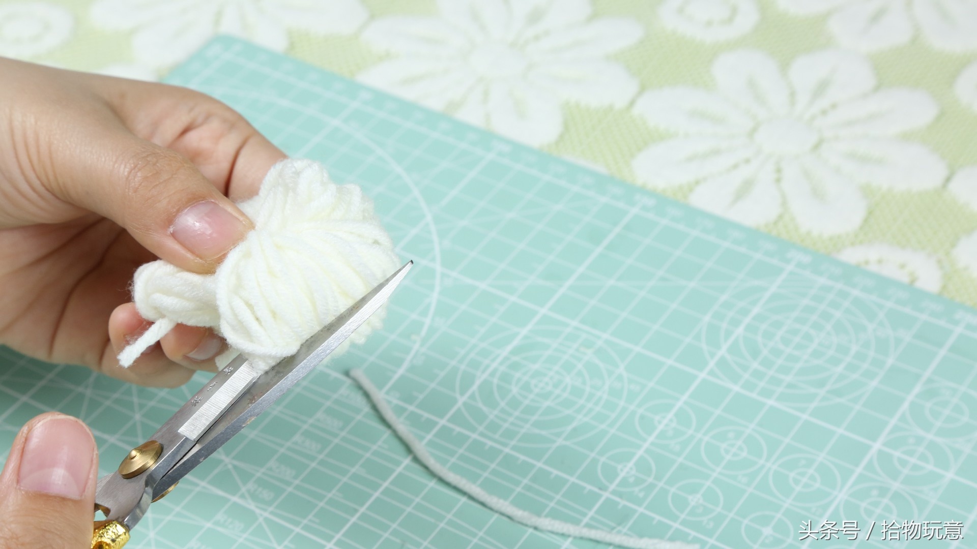 别再说没钱买发卡了，只要花点小心思，家里零碎的毛线就能帮到你