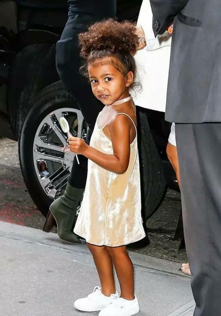 出生就穿爱马仕，上杂志封面的星二代萌娃，真是赢在了起跑线上！