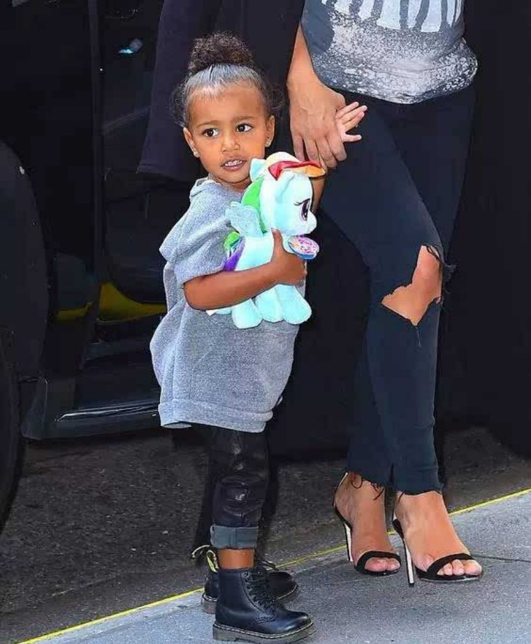 出生就穿爱马仕，上杂志封面的星二代萌娃，真是赢在了起跑线上！