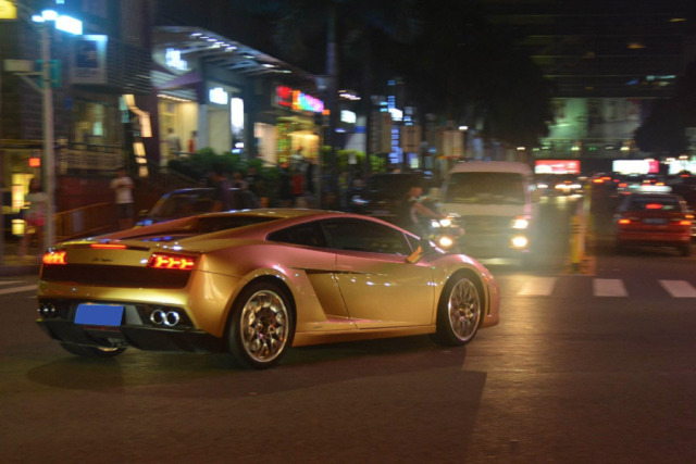 发生交通事故对方拒绝理赔怎么办,全责拒绝赔偿对方起诉会留案底吗