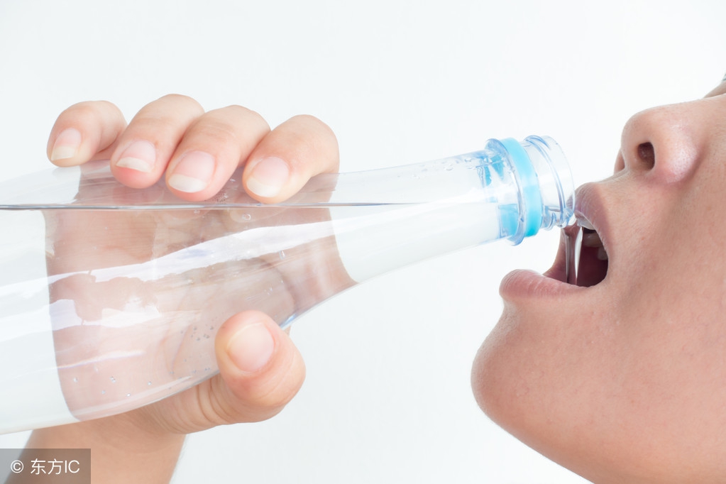 不爱喝水缓解便秘小妙招,不喝水便秘最快通便的方法