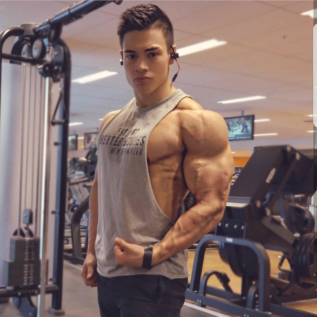 二头弯举后胳膊一直伸不直,二头弯举酸痛恢复