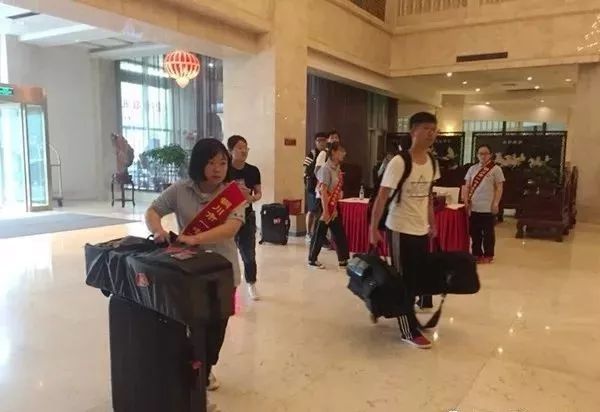 市一中76名绿叶环保志愿者服务全国青少年校园足球赛受表彰