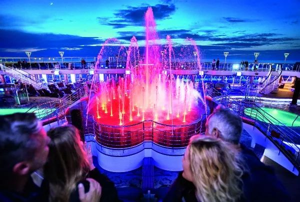 这5家移动城堡，今夏漂泊在海上的家！