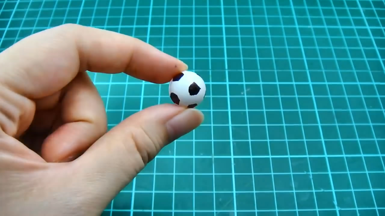 如何简单制作一个迷你足球场,足球小球门怎么做