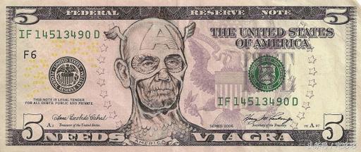 这个人对这些钞票做的事情是违法的，但我超爱的！