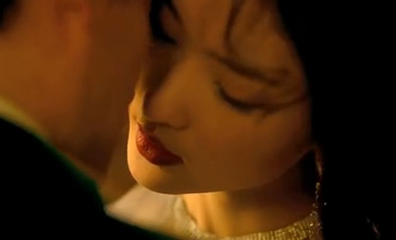 约会总是迟到的女生,男女约会女的总是迟到