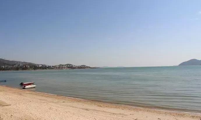 深圳哪个海滩干净又不收费的,深圳最值得去的十大海滩