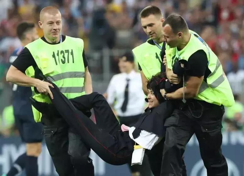 法国队“青春无敌”，格子军“英雄无悔”｜新京报快评