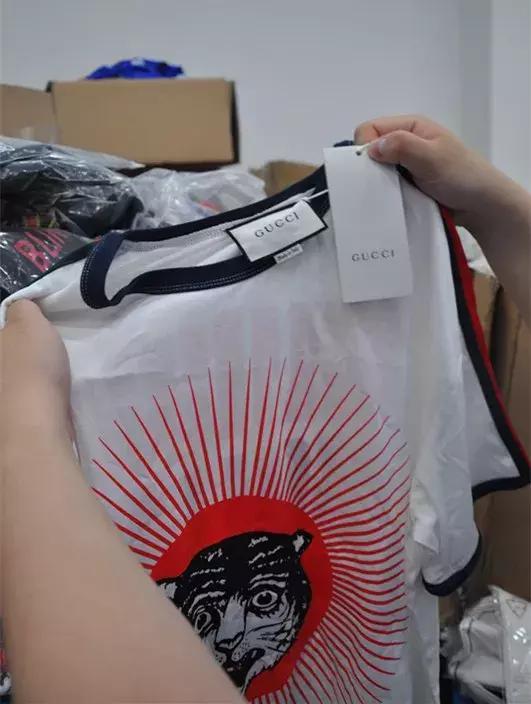 burberry琛f湇鍋囪揣,burberry琛f湇鐪熷亣