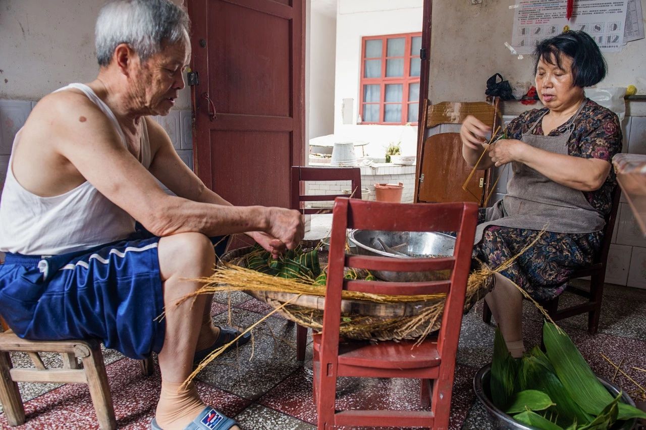一个失业大叔，用1500元拍下自己幸福的父母，豆瓣9.2分！