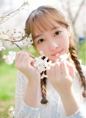 一款附有知性女神气质的编发教程,减龄好看的侧编发教学简单好上手