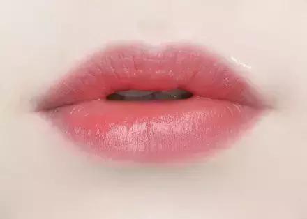 女神们最爱的口红颜色有哪些？这种动人心魄的红瞬间秒杀一切！